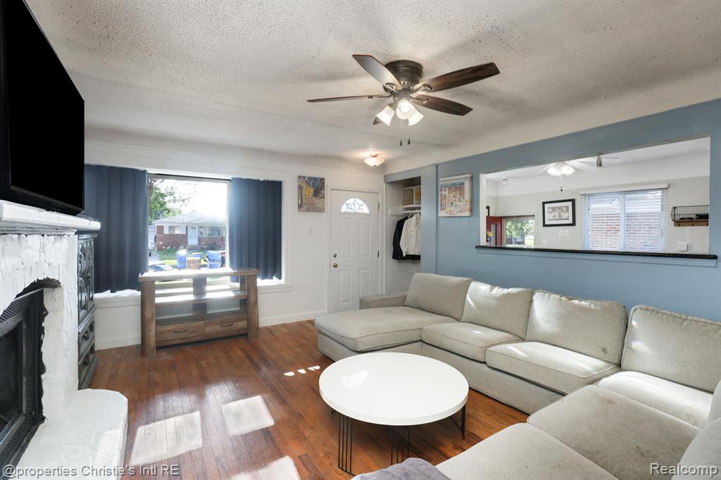 Colonial St, Dearborn Heights, MI 48127