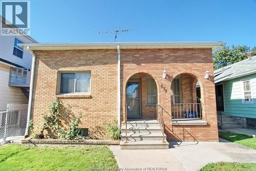 main-level-875 Parent, Windsor, ON, N9A2C9 | Card Image
