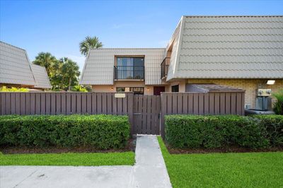 5109 51st Way Way, Townhouse with 2 bedrooms, 2 bathrooms and null parking in West Palm Beach FL | Image 2