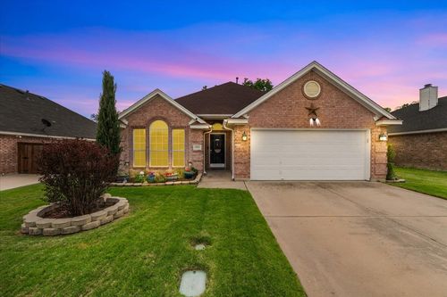 8704 Saranac Trl, Fort Worth, TX, 76118-7849 | Card Image