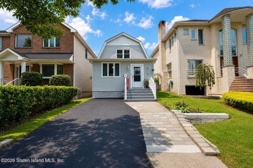 600 Yetman Ave, Staten Island, NY, 10307-1826 | Card Image