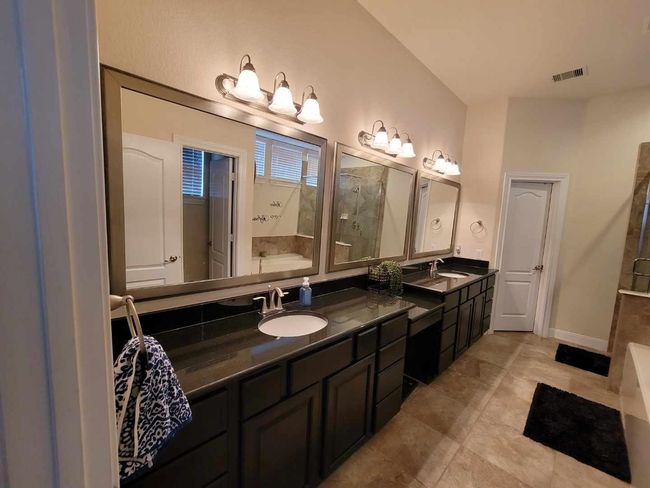 Master Bathroom | Image 15