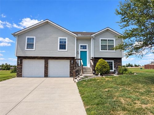 18308 Rock Ridge St, Smithville, MO, 64089-4502 | Card Image
