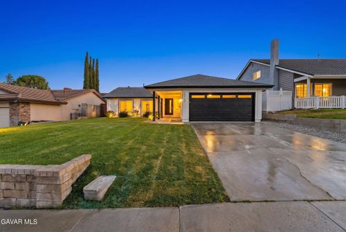 29147 Lotusgarden Dr, Santa Clarita, CA, 91387-1841 | Card Image