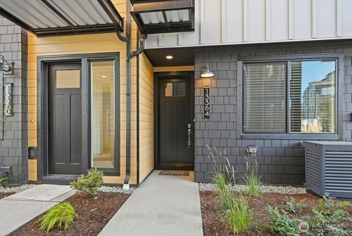 13364 Ne 175th Pl, Woodinville, WA, 98072-9664 | Card Image