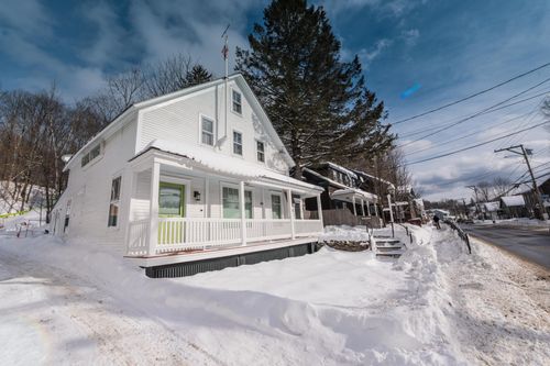 33 W Main St, Wilmington, VT, 05363-9686 | Card Image