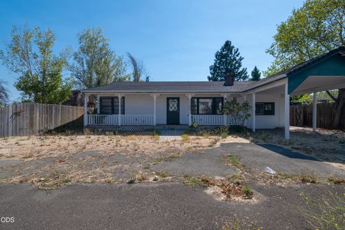 795 Lozier Lane, Medford, OR, 97501 | Card Image