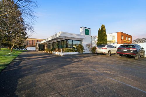 836 Skokie Blvd, Northbrook, IL, 60062-4001 | Card Image