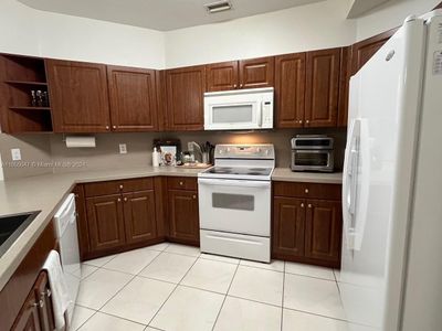 105 - 5600 Nw 114th Pl, Townhouse with 3 bedrooms, 2 bathrooms and null parking in Doral FL | Image 3