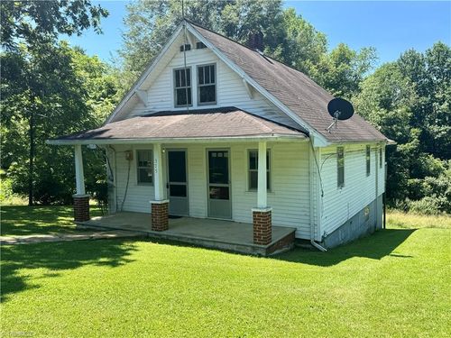 375 Retrivers Lane, Hillsville, VA, 24343 | Card Image