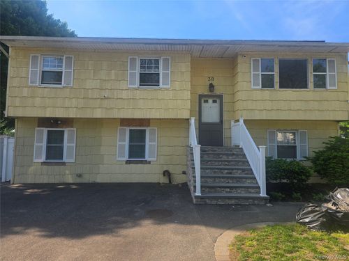 38 Sage St, Central Islip, NY, 11722-2810 | Card Image