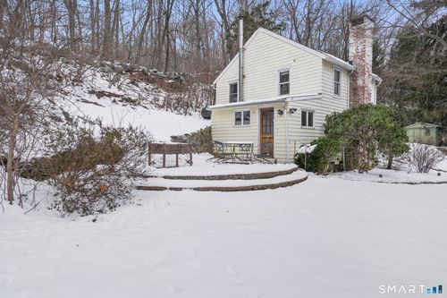 7 Peaceable St, Redding, CT, 06896-3108 | Card Image