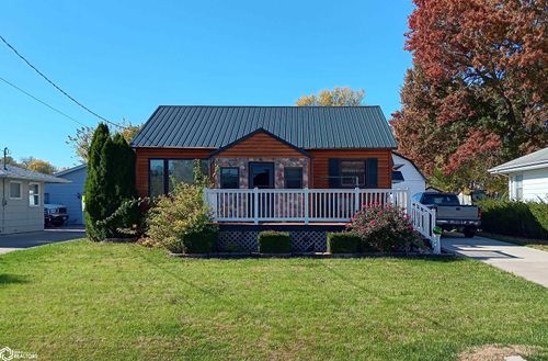 421 Minneopa Ave, Ottumwa, IA, 52501-3933 | Card Image