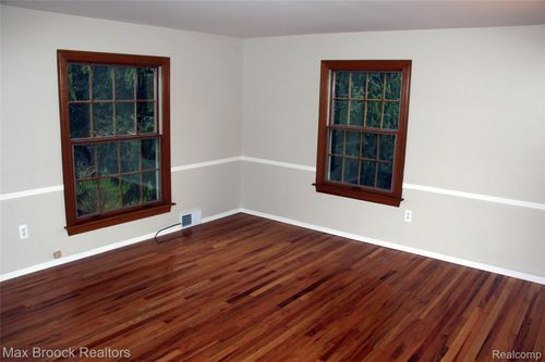 30830 Lincolnshire E, Beverly Hills, MI, 48025-4758 | Card Image