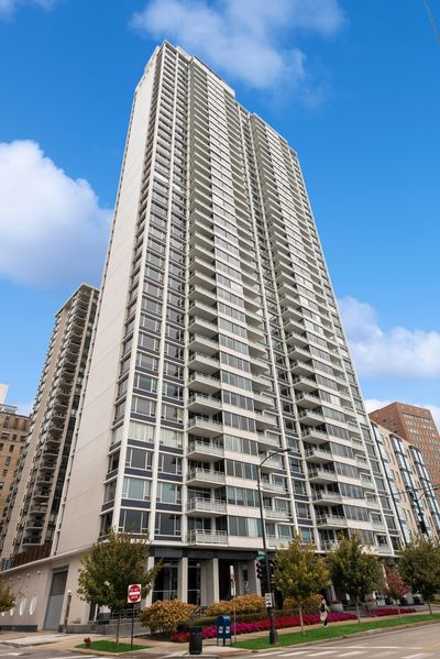 27C - 1300 N Lake Shore Drive, Condo with 2 bedrooms, 2 bathrooms and 1 parking in Chicago IL | Image 1