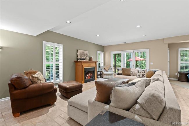 Windows in lower level with natural light. | Image 34