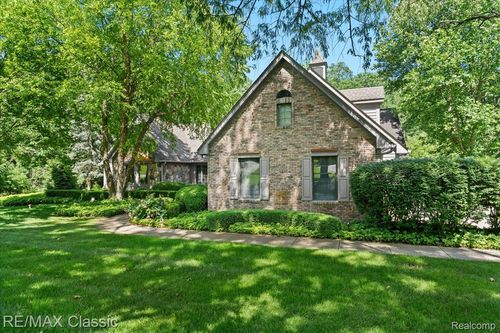 1245 Oak Hollow Dr, Milford, MI, 48380-4260 | Card Image