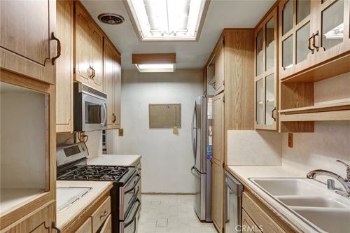 unit-203-6405 Green Valley Cir, Culver City, CA, 90230-8064 | Card Image