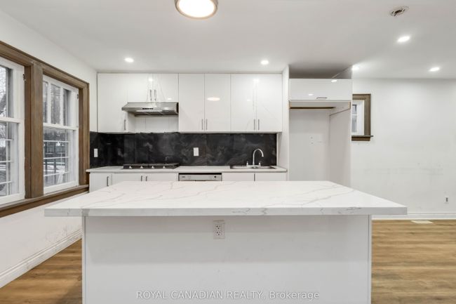 274 Ritson Rd N, House other with 5 bedrooms, 3 bathrooms and 3 parking in Oshawa ON | Image 16