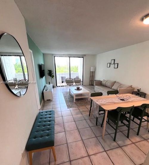 apt-302-2345 Ne 135th St, North Miami, FL, 33181-3567 | Card Image