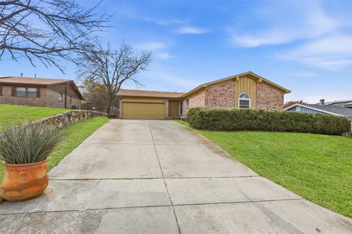 7833 Davenport Ave, Fort Worth, TX, 76116-7753 | Card Image