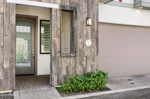 11-3200 N 39th St, Phoenix, AZ, 85018-6400 | Card Image