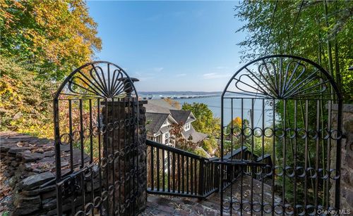 89 River Rd, Nyack, NY, 10960-4901 | Card Image