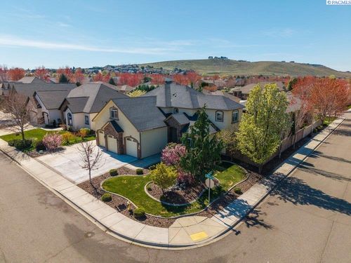 1600 S Edison St, Kennewick, WA, 99338-5003 | Card Image