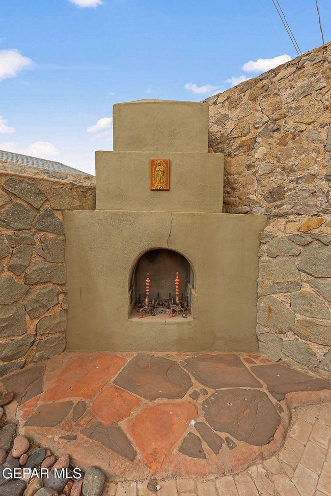 Private Back Courtyard | Image 39