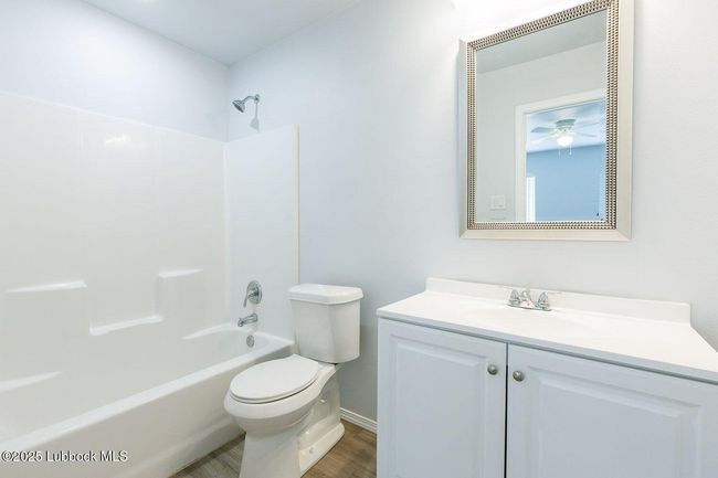 Ensuite Bath | Image 21