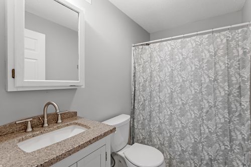 apt-5-98 Henry Law Ave, Dover, NH, 03820-3880 | Card Image