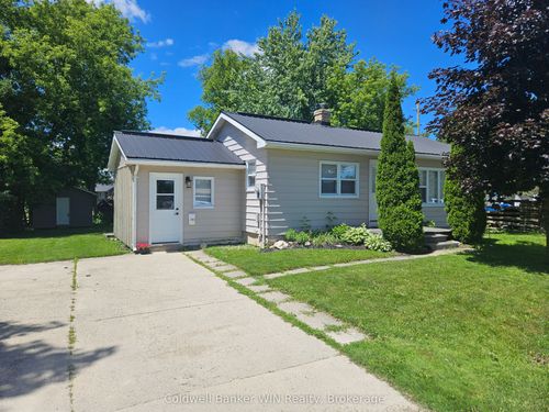 383 Wellington St E, Mount Forest, ON, N0G2L2 | Card Image