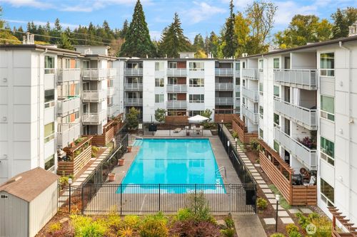 430-10501 8th Ave Ne, Seattle, WA, 98125-7246 | Card Image