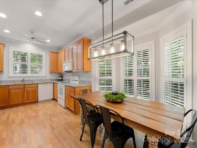 Breakfast area | Image 14