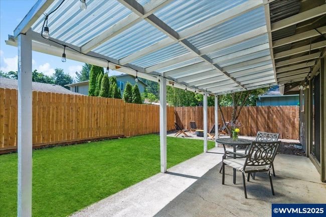 210 Silver Loop, House other with 3 bedrooms, 2 bathrooms and 2 parking in Silverton OR | Image 16