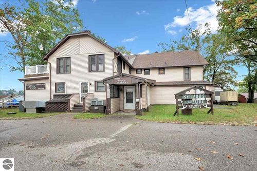 814 Kenyon Road, Lupton, MI, 48635 | Card Image