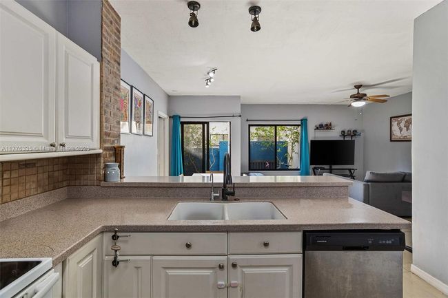 APT-103 - 1417 Avon Ln, Townhouse with 2 bedrooms, 2 bathrooms and null parking in North Lauderdale FL | Image 7