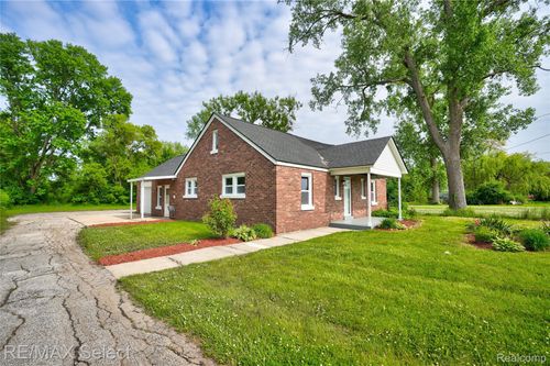3933 East St, Saginaw, MI, 48601-5127 | Card Image