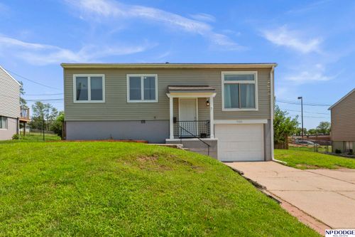 7215 S 81st St, La Vista, NE, 68128-2122 | Card Image
