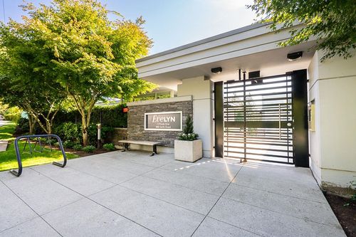 101-988 Keith Rd, West Vancouver, BC, V7T1M3 | Card Image
