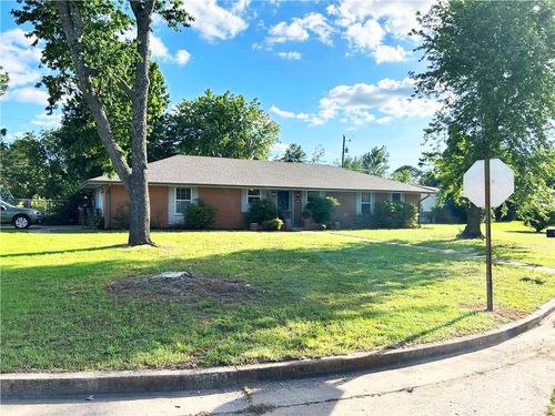 2000 W Magnolia St, Rogers, AR, 72758-4952 | Card Image