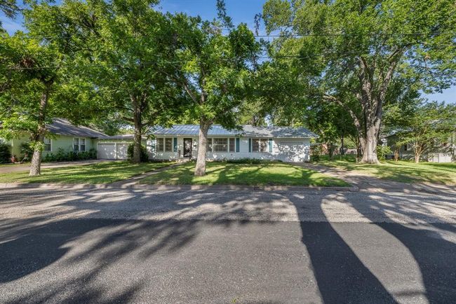 628 S Madison St, House other with 2 bedrooms, 2 bathrooms and 1 parking in La Grange TX | Image 25