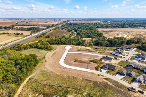 7176 Spring Creek Dr, Bettendorf, IA, 52722-6595 | Card Image