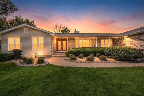 425 Rolling Meadow Dr, Valparaiso, IN, 46385-9093 | Card Image