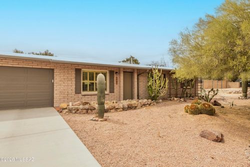 10181 N Hacienda Hermosa Dr, Tucson, AZ, 85737-3640 | Card Image
