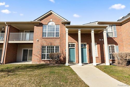 17104 Chesapeake Cir, Walled Lake, MI, 48390-5911 | Card Image
