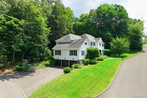 50 Davis Ln, Roslyn, NY, 11576-2157 | Card Image