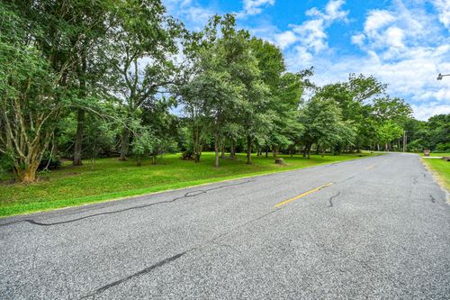 611 Oak Dr, Friendswood, TX, 77546-5532 | Card Image