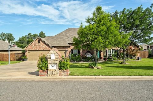 1311 Frontier Cir, Edmond, OK, 73025-2585 | Card Image