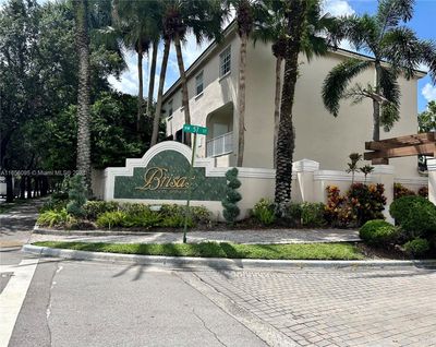 211 - 5600 Nw 114th Pl, Condo with 2 bedrooms, 2 bathrooms and null parking in Doral FL | Image 1